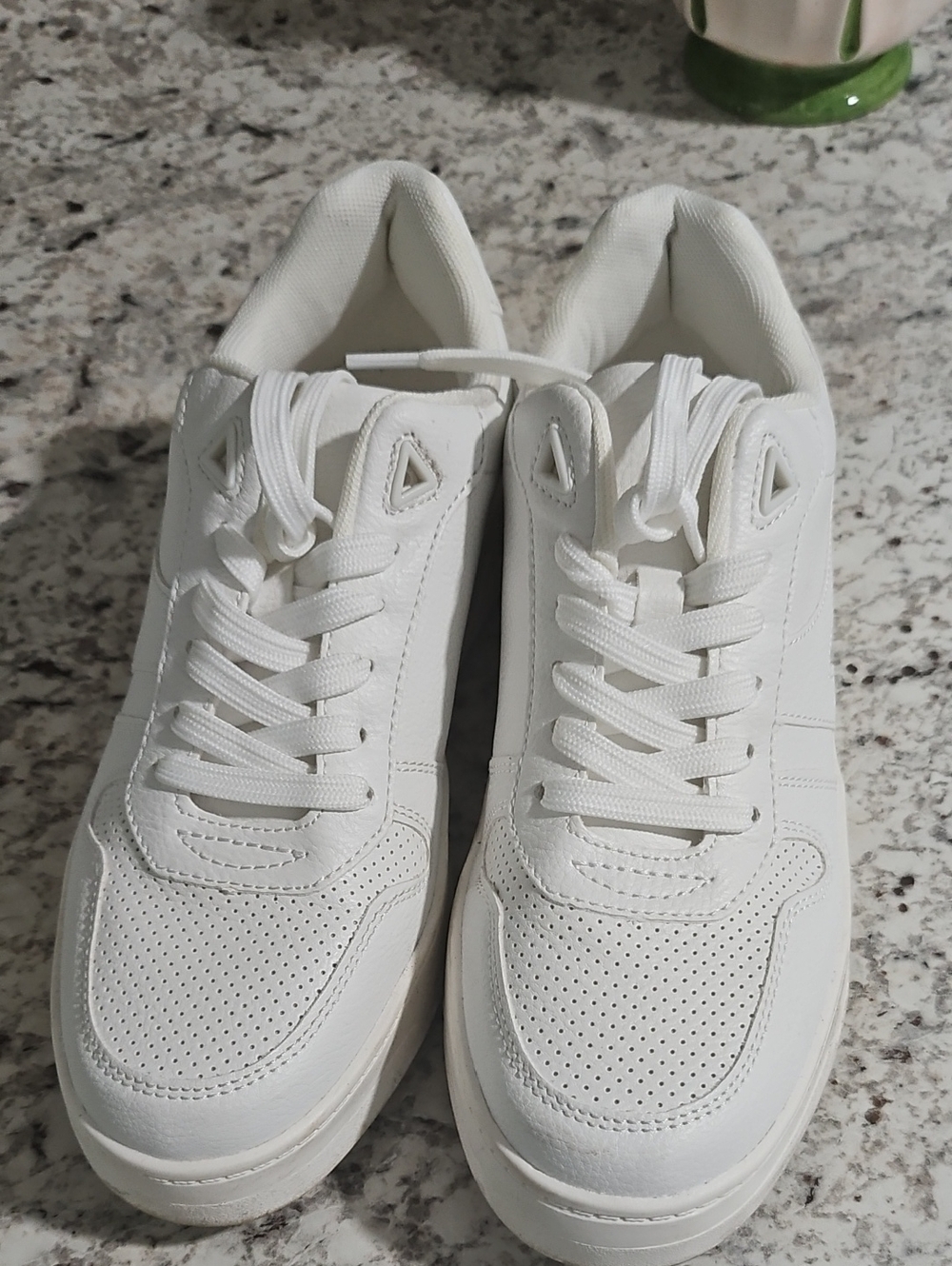 Classic All-White Woman Low-Top Sneakers